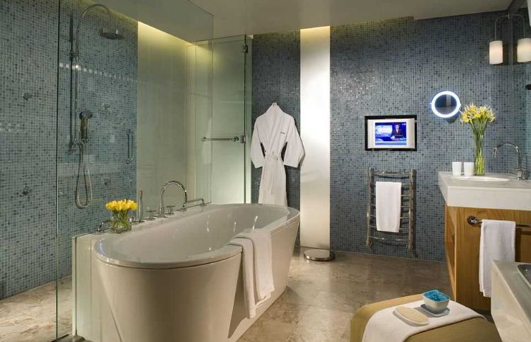 עמוד שירות בתים ניקיון בשירותים והאמבטיה